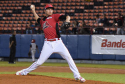 Tomateros anuncia al cerrador Ryan Kelly