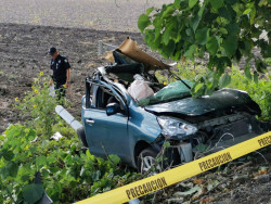Muere mujer en accidente  automovilístico