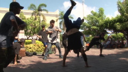 Sorprenden a cruceristas con 'Hip Hop' en Mazatlán