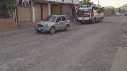Con muchos baches la avenida patriotismo