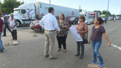 Atiende coordinador de protección civil estatal bloqueo carretera