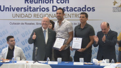 Reconoce rector de la UAS esfuerzos de estudiantes destacados