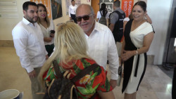 'Le gusta más pasearse que gobernar'