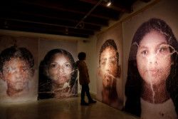 La realidad de los migrantes se muestra en la exposición "Migra__ÓN"