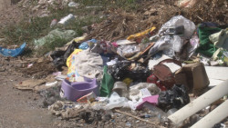 Mucha basura por la calle Rafael Martínez
