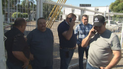 Productores y módulos de riego se manifiestan en la CONAGUA