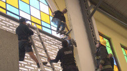 Intentaba suicidarse al interior del mercado Garmendia, pero agentes de la policía frustraron su intención