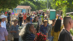 Cientos de personas conmemoran el día de los fieles difuntos