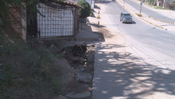 Arroyo sin barandal, un riesgo en la CNOP