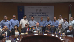 Entregan sindicatos pliego petitorio con incremento salarial del 15%