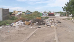 Lote baldío es un basurero en Capistrano