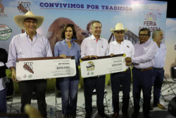 Recibe DIF Sinaloa donativo de los Ganaderos del Estado