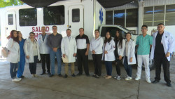 Llevan brigada médica a Col. 72
