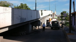 Asesinado y quemado encuentran a una persona  abajo del puente de la "Aquiles Serdán"