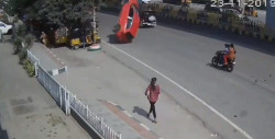 VIDEO: Captan el momento en que un coche fuera de control sale volando desde un puente