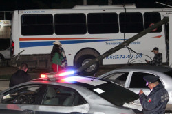 Vecinos estuvieron a punto de linchar a chofer de transporte de personal