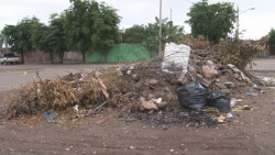 Basura acumulada por el Boulevard Antonio Castro Leal