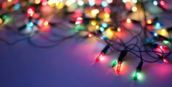 Llama protección civil a extremar cuidados con el uso de luces navideñas