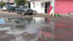 Aguas negras afectan a vecinos de colonia Fco. Villa