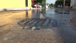 Un río de aguas negras en Colonia Independencia