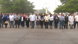 Funcionarios visitan 'Primaria 20 de Noviembre'