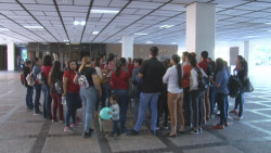 Se manifiestan docentes en palacio de gobierno