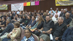Profesores jubilados llegan al Congreso