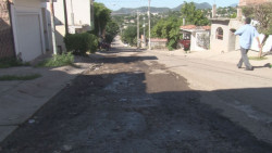 Calle Cobalto con muchos baches