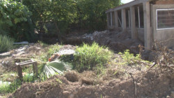 Calle Matias Rodríguez con mucha basura
