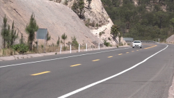 A evitar manejar cansados y a exceder velocidad en carreteras