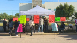 Maestros de ingles siguen en pie de lucha por sus derechos laborales