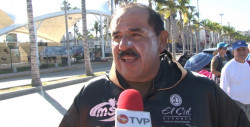 Sergio Velarde logra nadar 24 horas seguidas