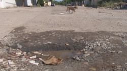 Llena de baches la Avenida de los Peninos