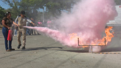 Capacitan a locatarios del tianguis del cuete
