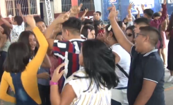 Con festejos, miles de alumnos salieron de vacaciones este jueves