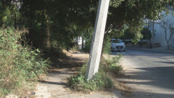 Sigue ladeado poste por la Aldama
