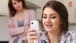 Padres de familia atentos a las redes sociales de sus hijos