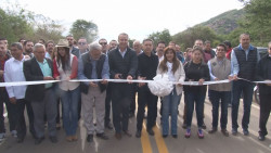 Inaugura Quirino Ordaz y Rubén Rocha , tramo carretero de Higueras de los Monzón a Batequitas en Badiraguato