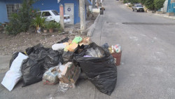 Mucha basura en la Rafael Buelna