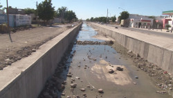 Solicitan habitantes del sur de Culiacán la instalación de barandal en el arroyo López Mateos