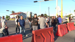 Comerciantes bloquean avenida por cierre total de la Rafael Buelna