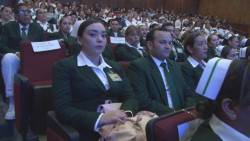 Festejan a las enfermeras y los enfermeros con reconocimiento por su labor