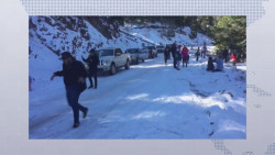 Familias disfrutan de las nevadas en la sierra de Badiraguato