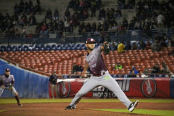 Tomateros se pone a un juego de semifinales al vencer 4-0 a Águilas