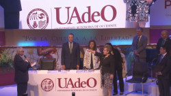 Sylvia Paz Díaz Camacho rinde protesta como Rectora de la UA de O