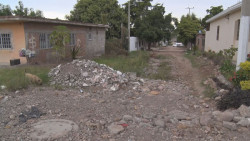 Llena de escombro la calle José Maria Truchuelo