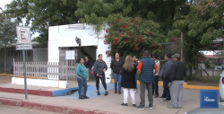 Temen padres de familia que los niños de cuarto grado en la escuela primaria Fray Francisco Eusebio Kino pierdan clases por falta de maestro