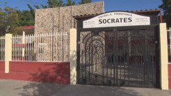 Exigen padres de familia y alumnos maestro fijo en la Sócrates
