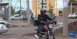 Niño pierde dentadura tras accidente en moto; llevaba casco pero no reglamentario