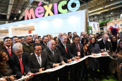 Quirino Ordaz presente en la  inauguración de la Feria Internacional de Turismo